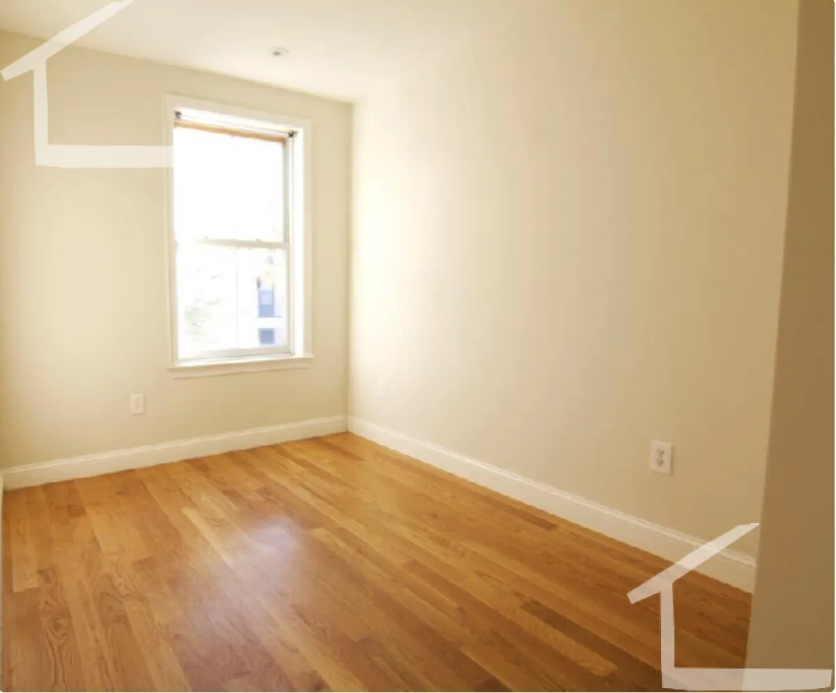 104 Hammond St, Roxbury