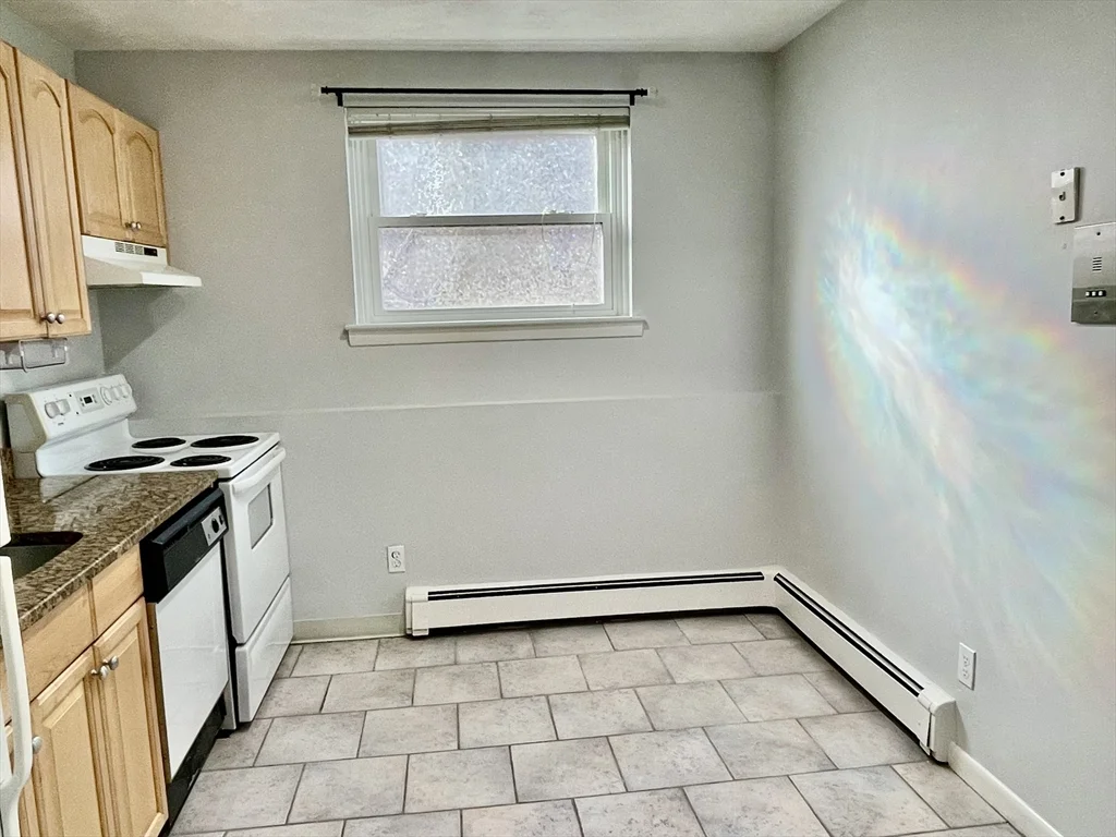 304 College Farm Rd, Waltham