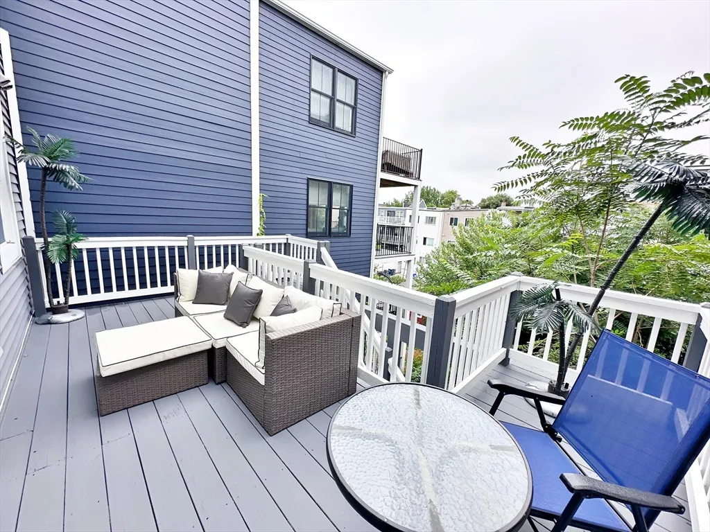 364 Sumner St, East Boston