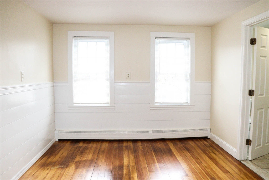 9 Forest Ave Ct, Plymouth