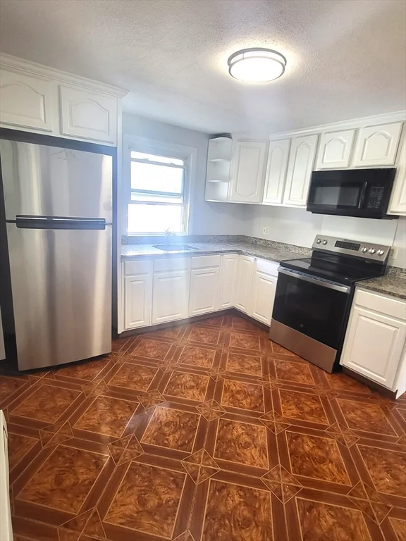 169 Wood Ave, Hyde Park