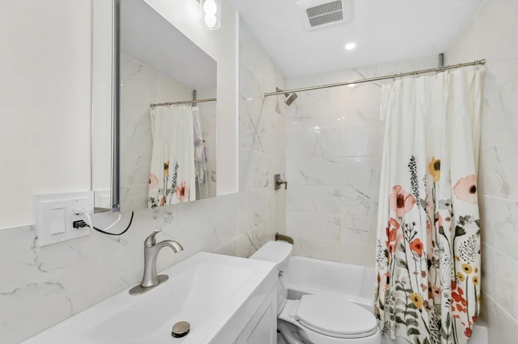 25 Bay State Rd, Back Bay