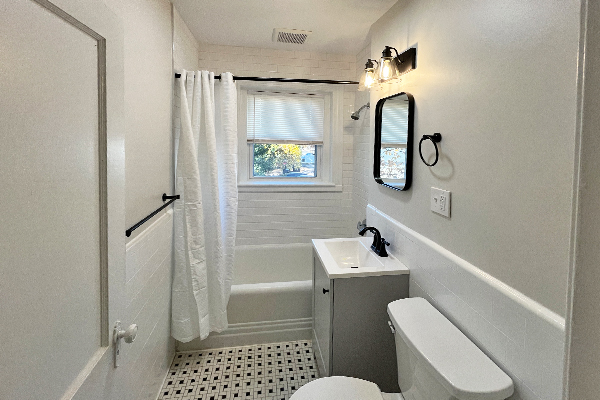 95 Adams St, South Side