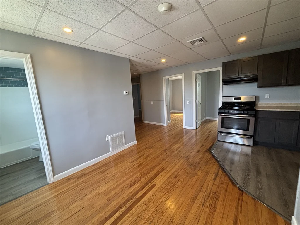 84 Boutwell St, Fall River