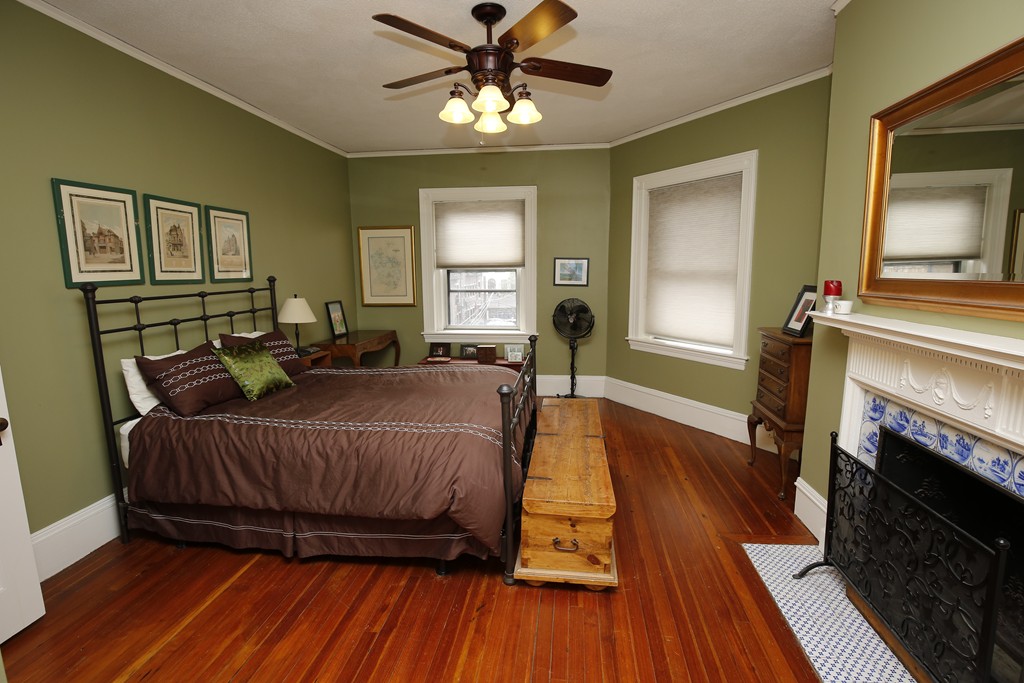 919 Beacon St, Fenway