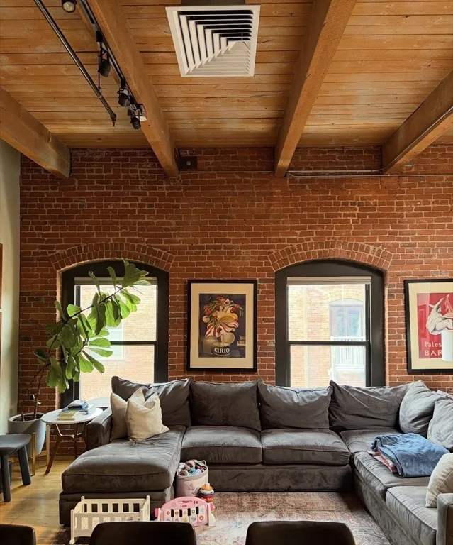 11-21 Wormwood, Seaport District