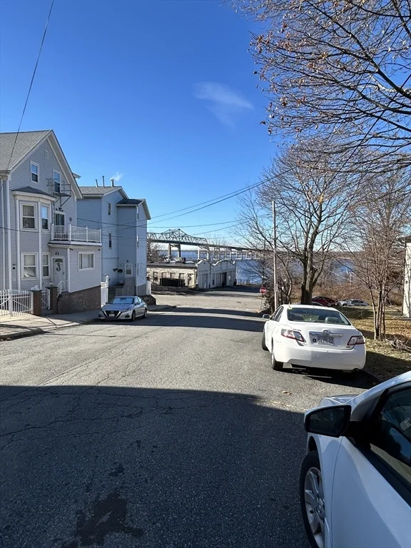 120 Walnut St, Fall River