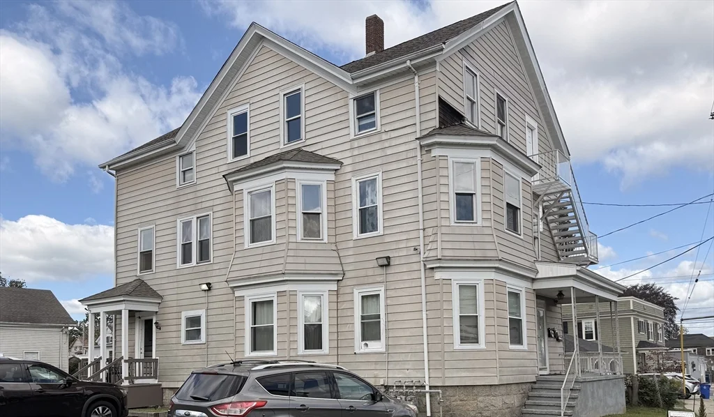 270 Stetson St, Fall River