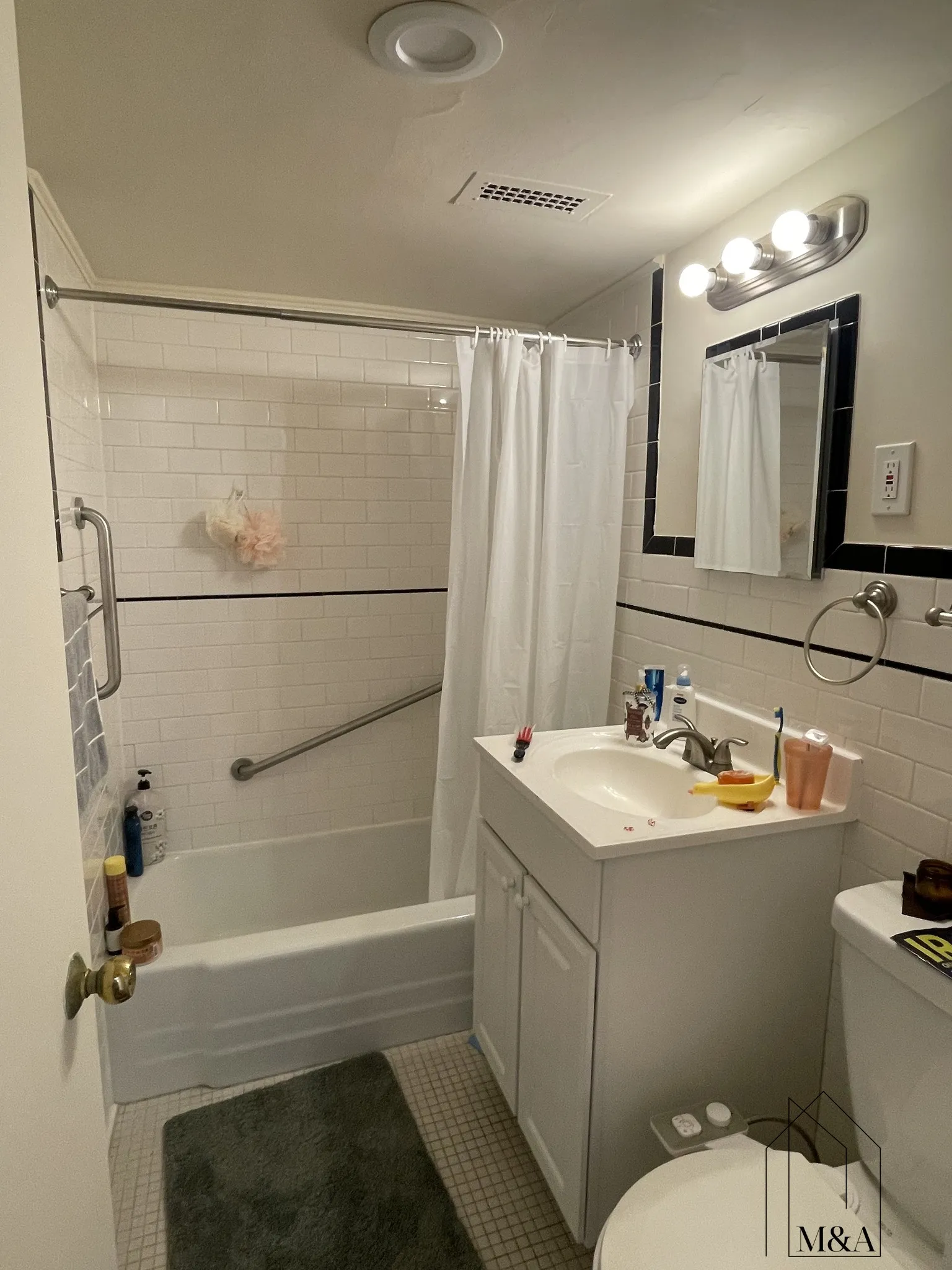 101 Monmouth St, Longwood