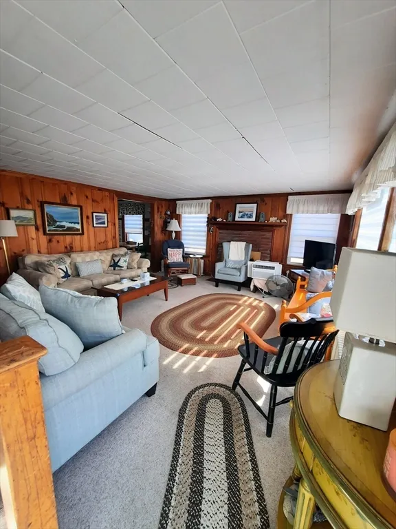 21 Manchester St, Scituate