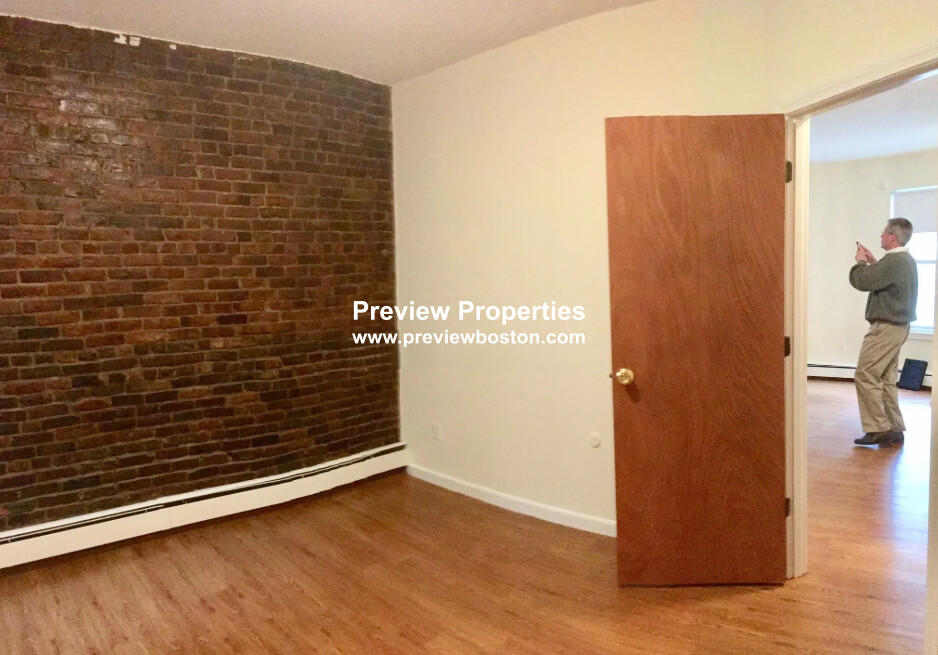 82 South Huntington Ave, Jamaica Plain