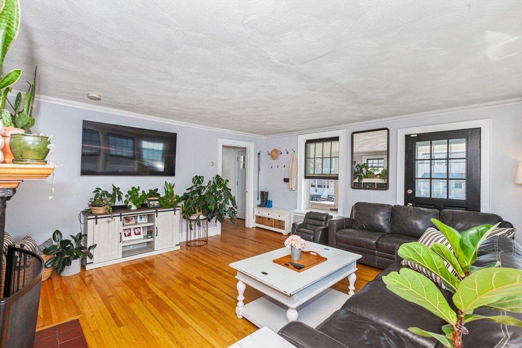 1079 Shirley St, Point Shirley