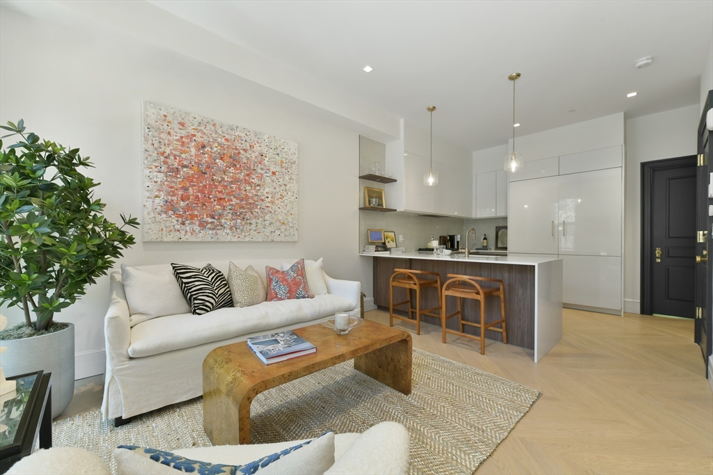 112 Charles St, Beacon Hill