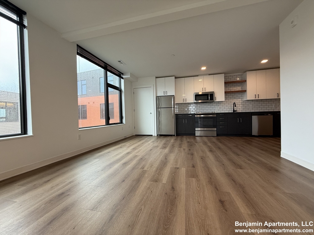 89 Brighton Ave, Allston