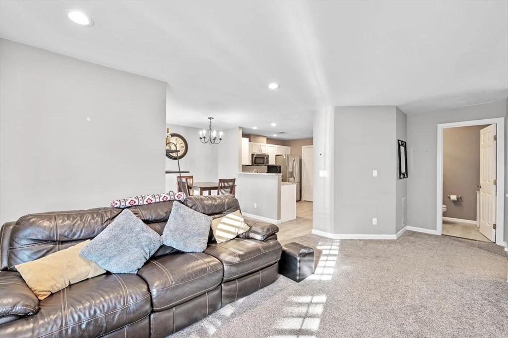 709 Gazebo Cir, Reading