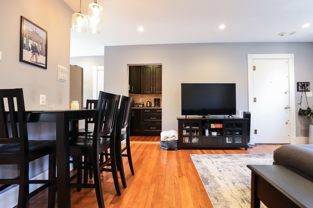 1718 Commonwealth Ave, Brighton