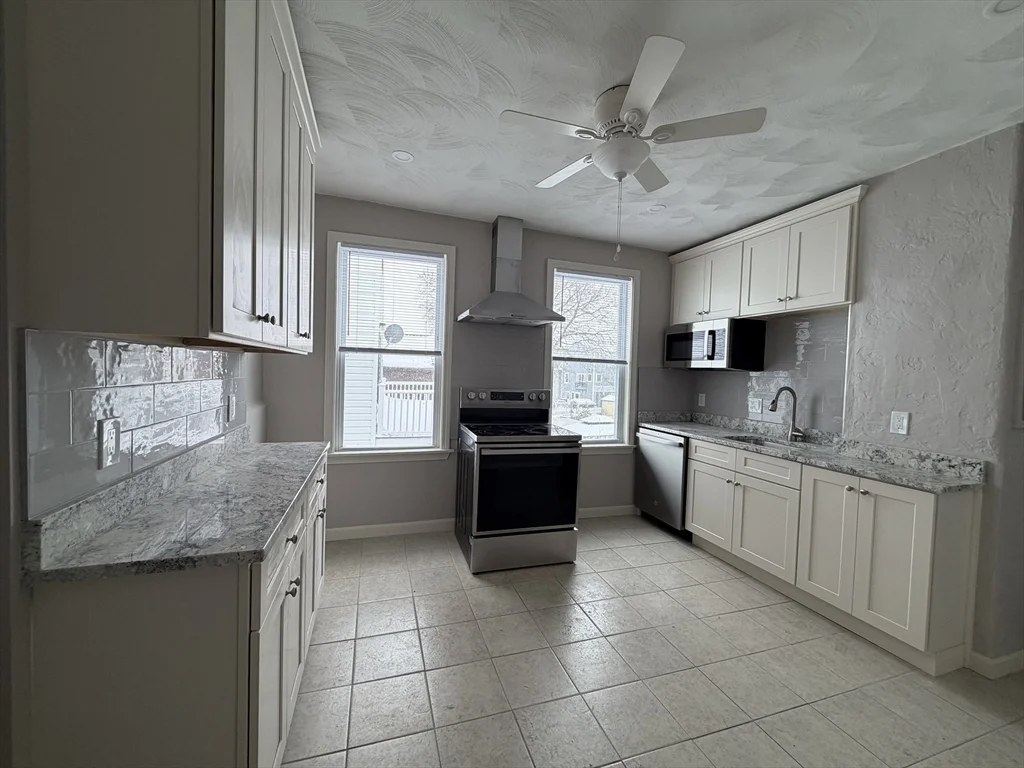 106 Malden St, Everett