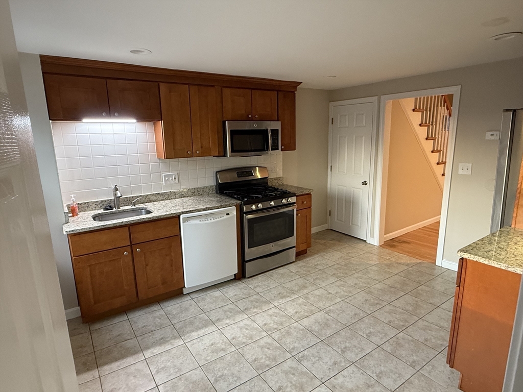 6 Claflin Pl, Hopkinton