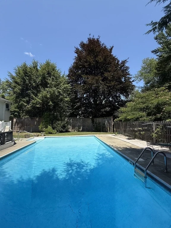 97 Walnut St, Natick