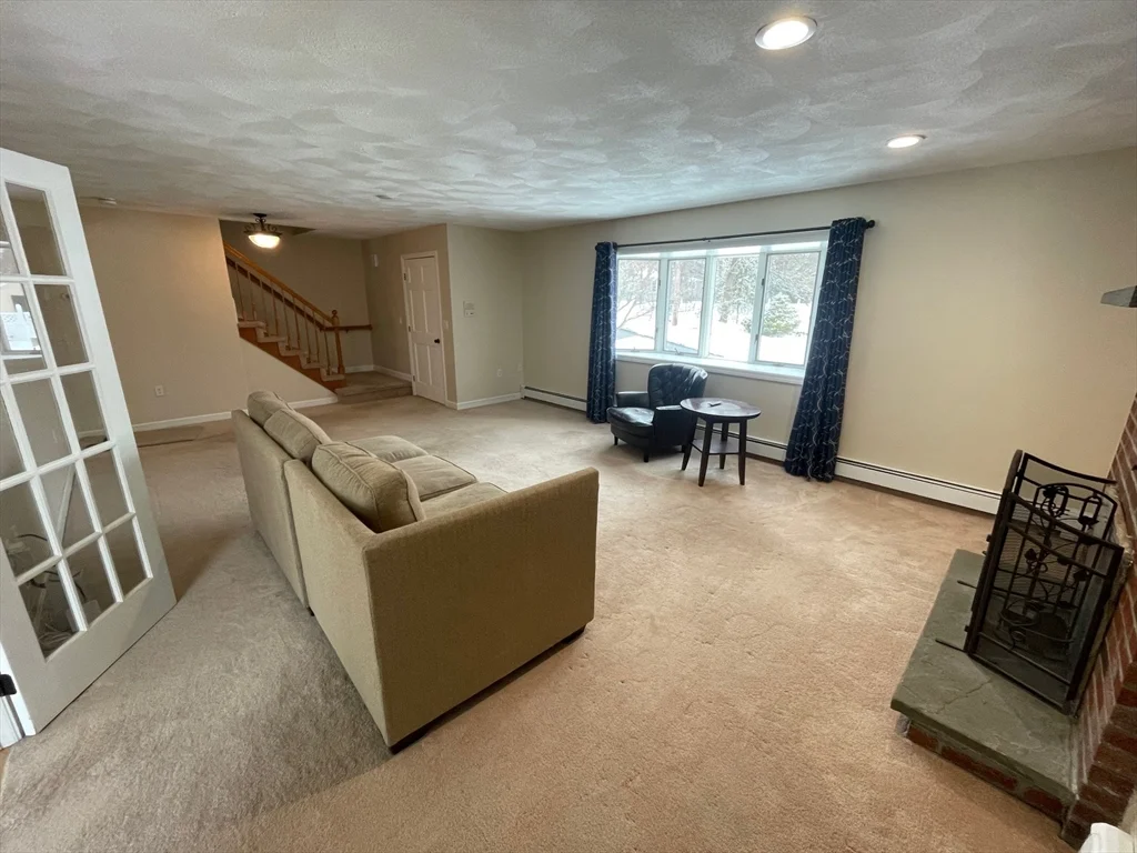 4 Indiana Ave, Woburn