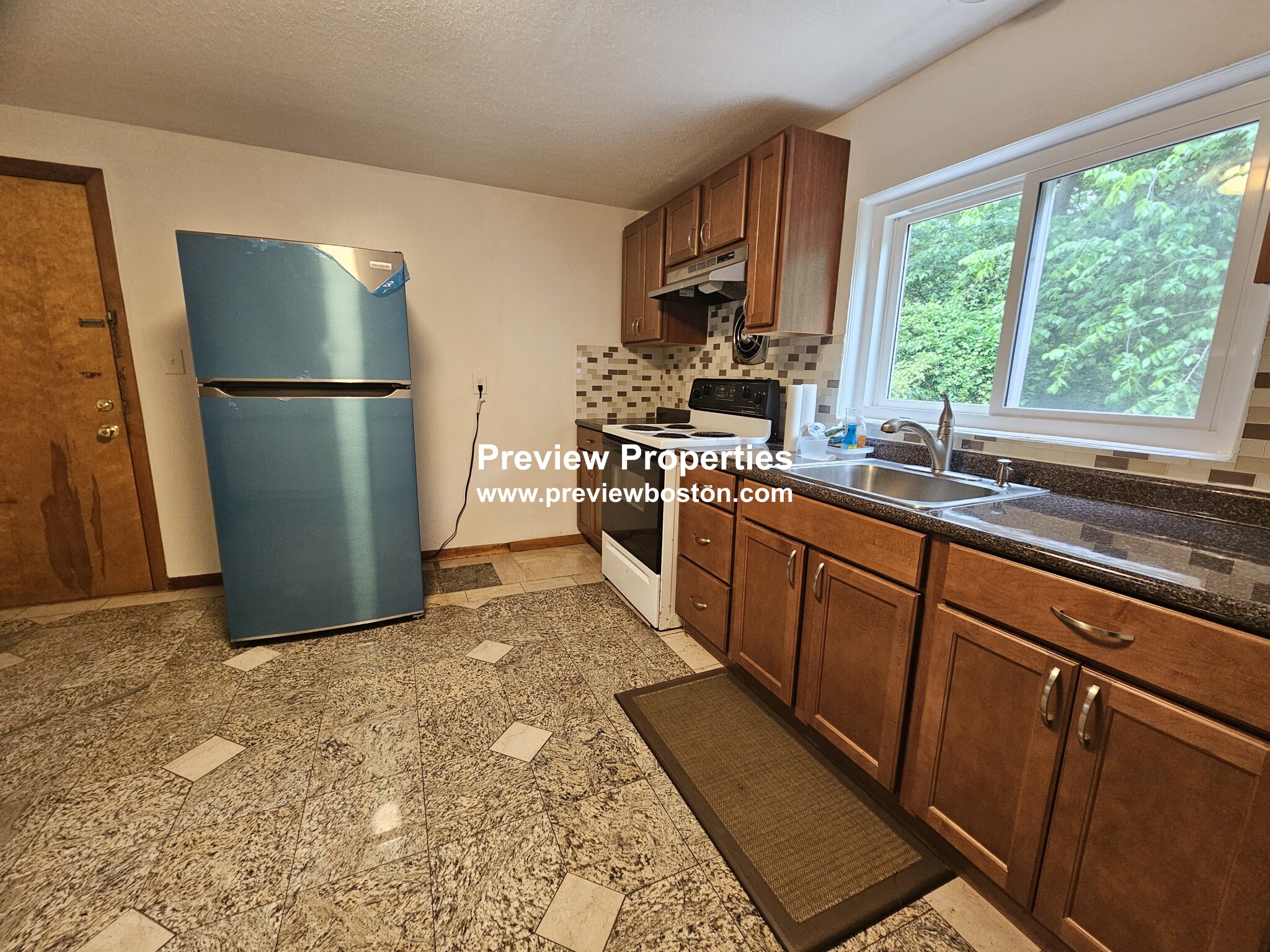 150 Barham Ave, North Quincy