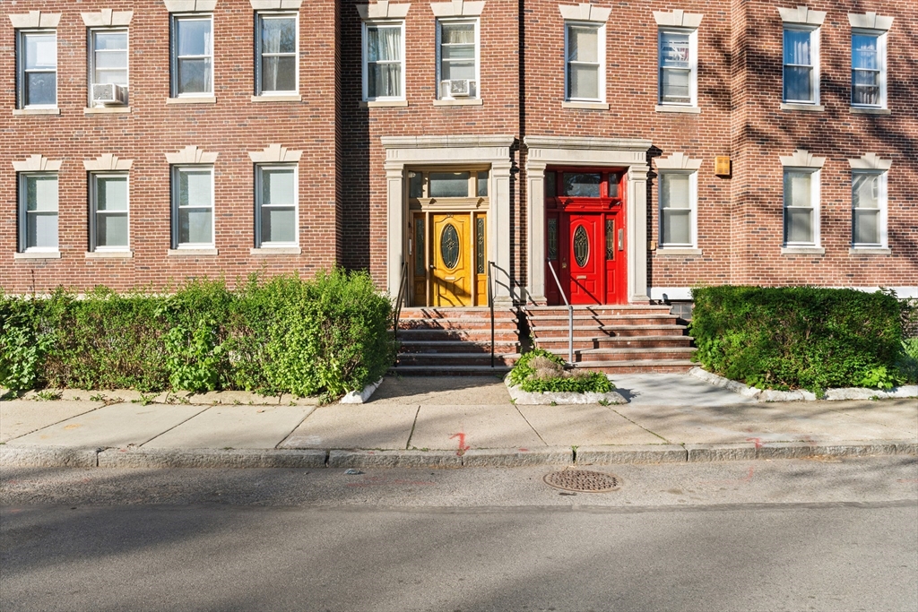 86 Winthrop St, Roxbury