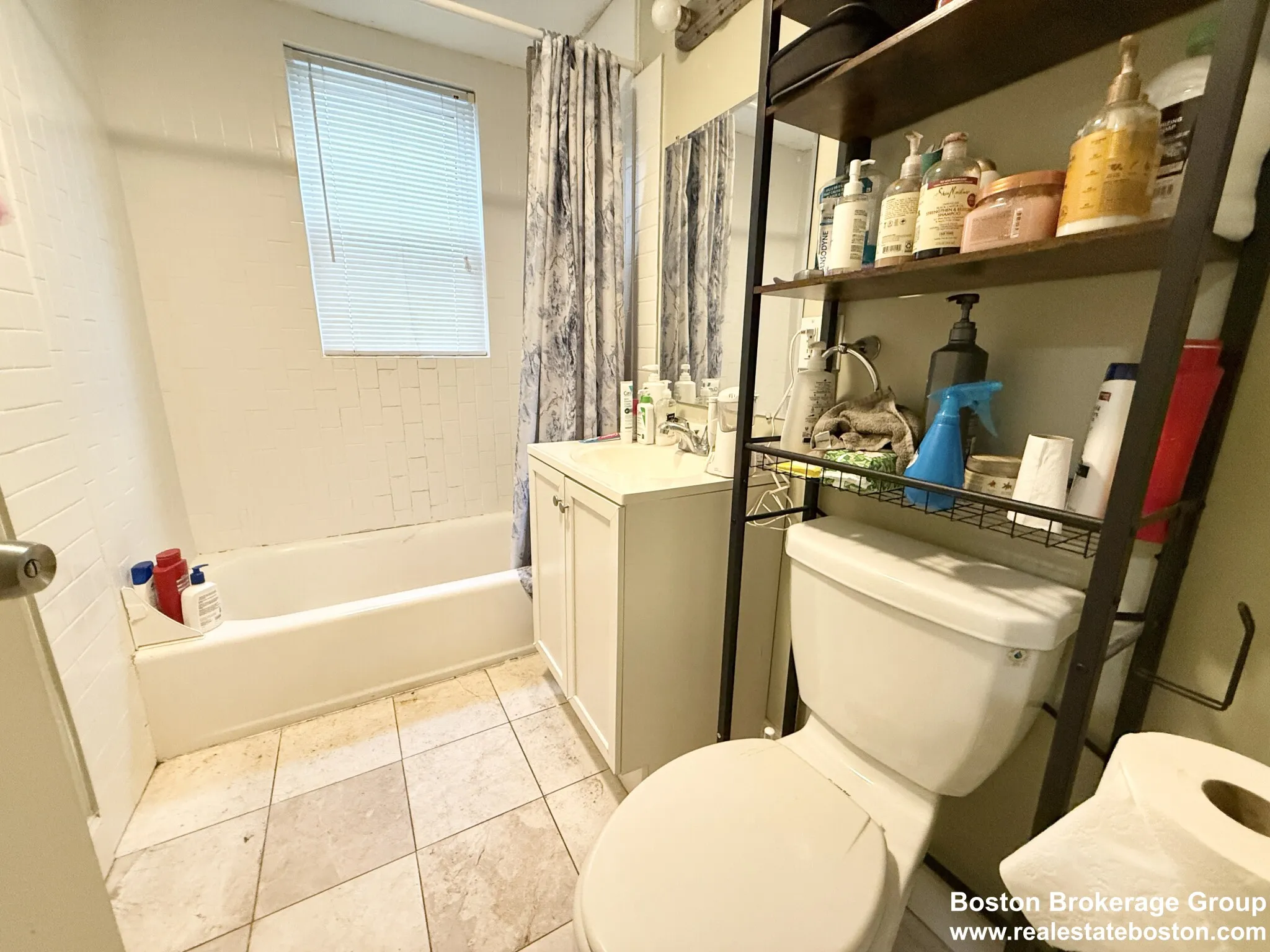 3977 Washington St, Roslindale