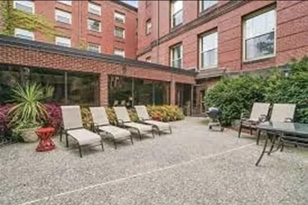 48 Forest St, Medford