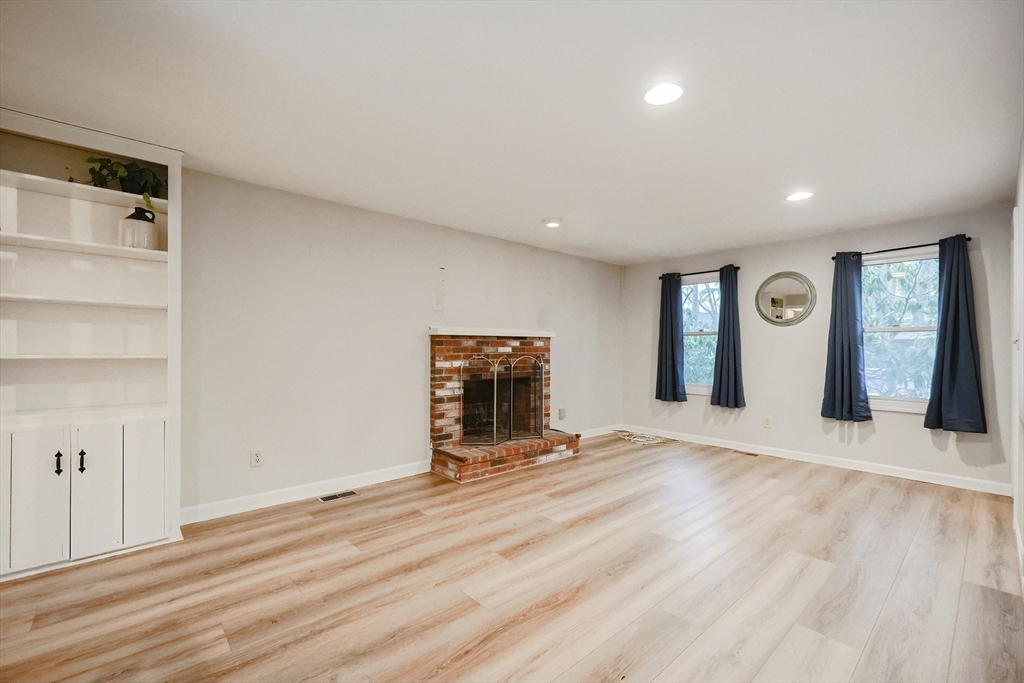 291 Central St, Framingham