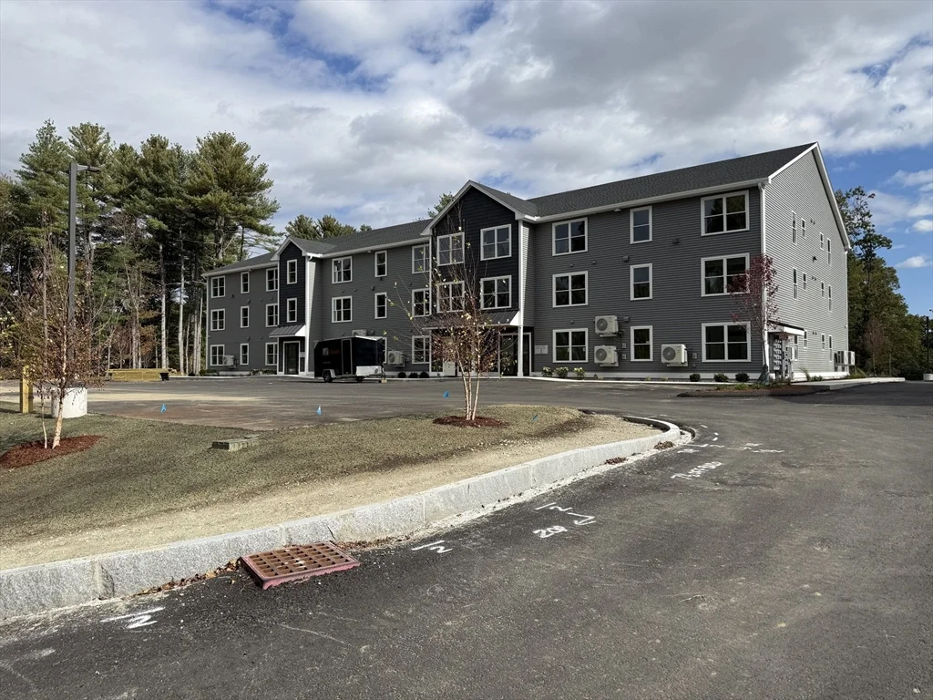 251 Sladen St, Dracut