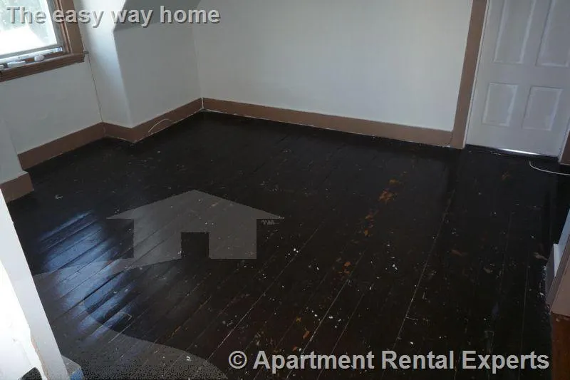 569 Main St, Magoun Square