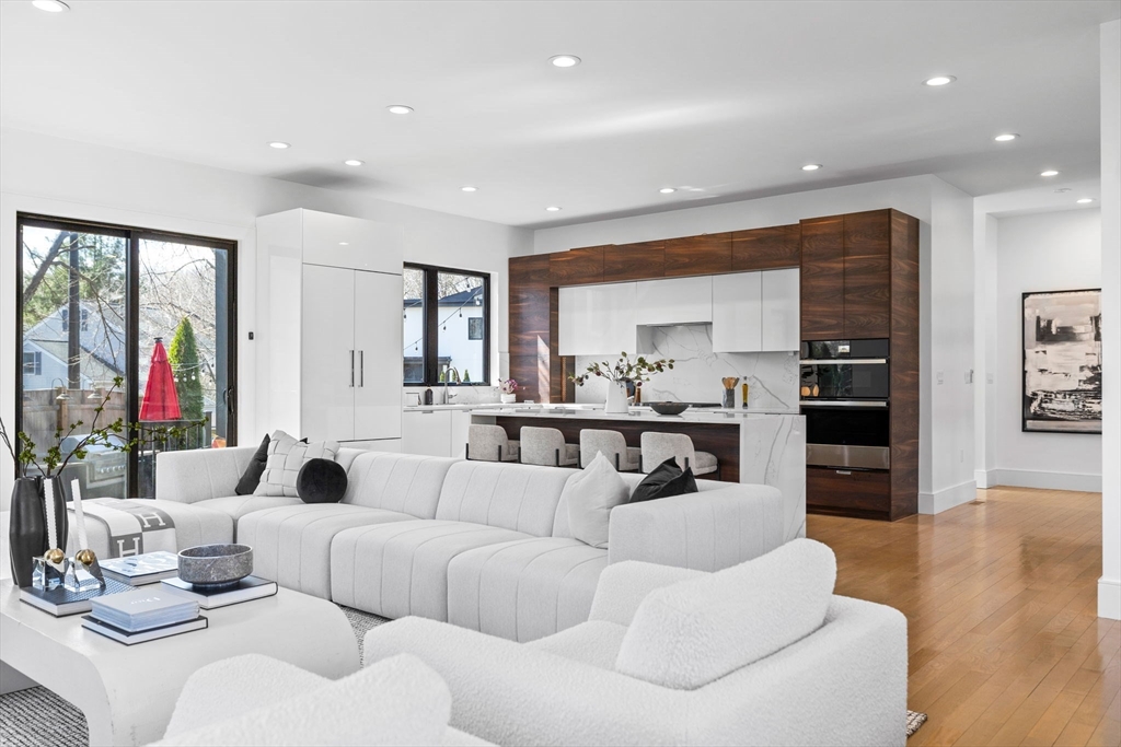 706 Saw Mill Brook Pkwy, Newton Center