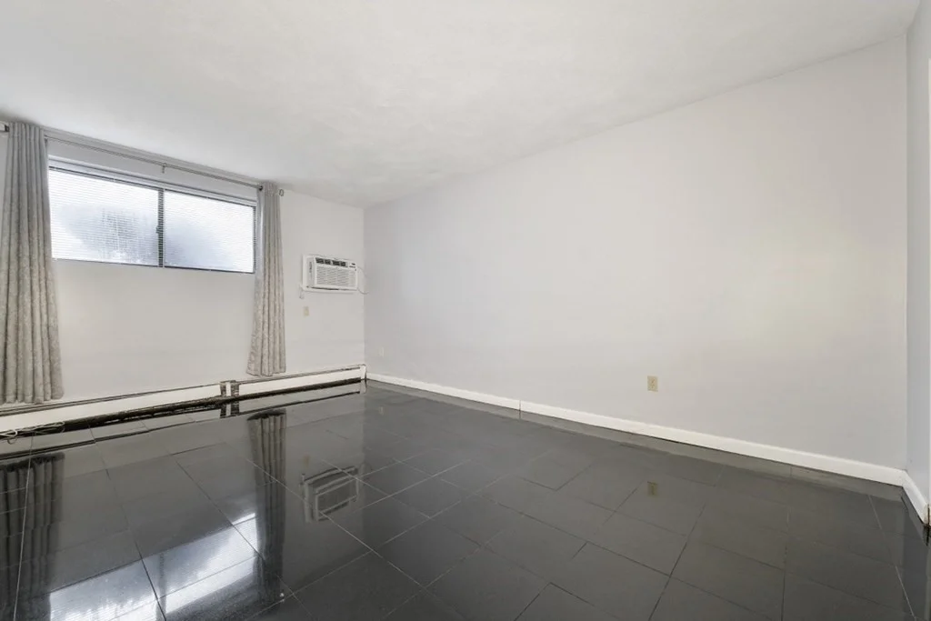 900 Governors Dr, Winthrop Center