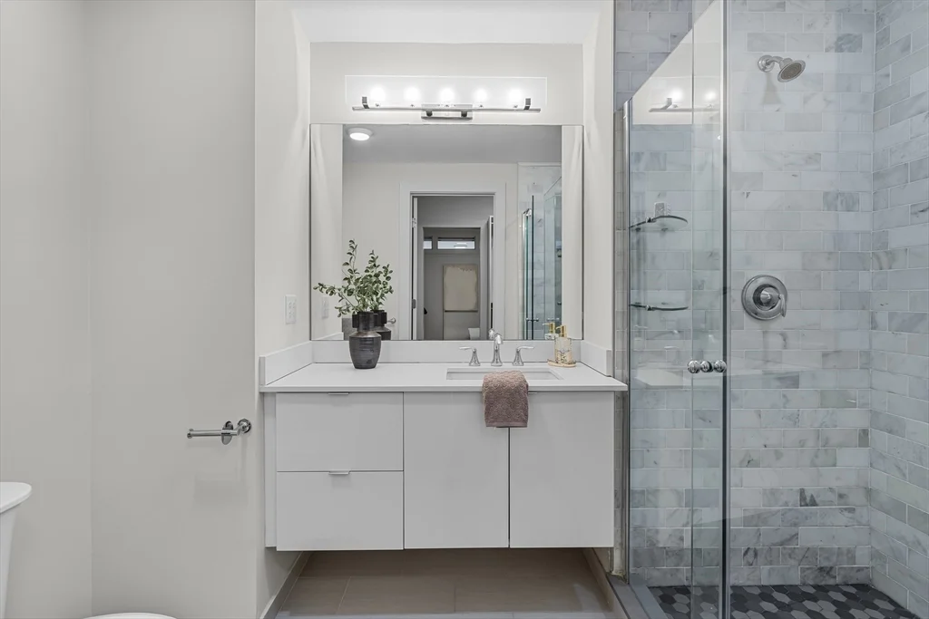 121 Portland, West End