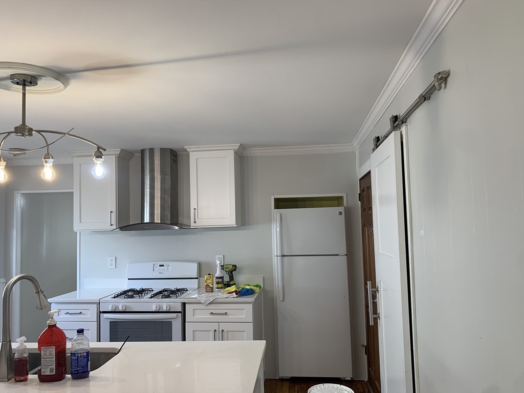 512 Pine St, Fall River