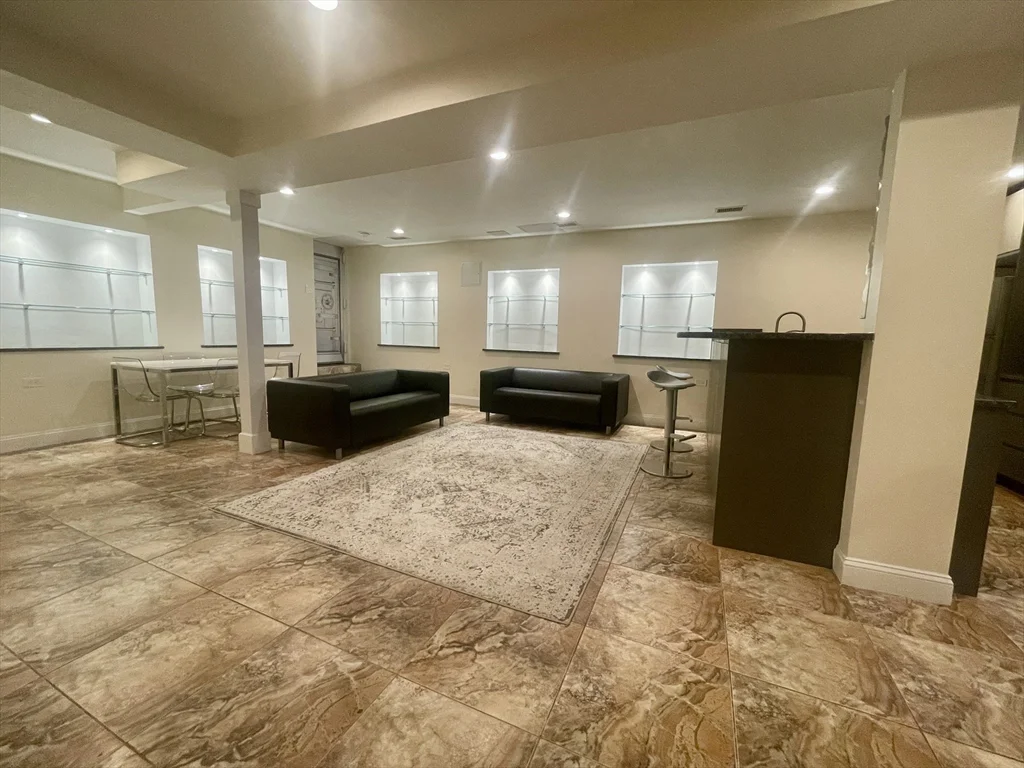 25 Saint Mary's Ct, Brookline