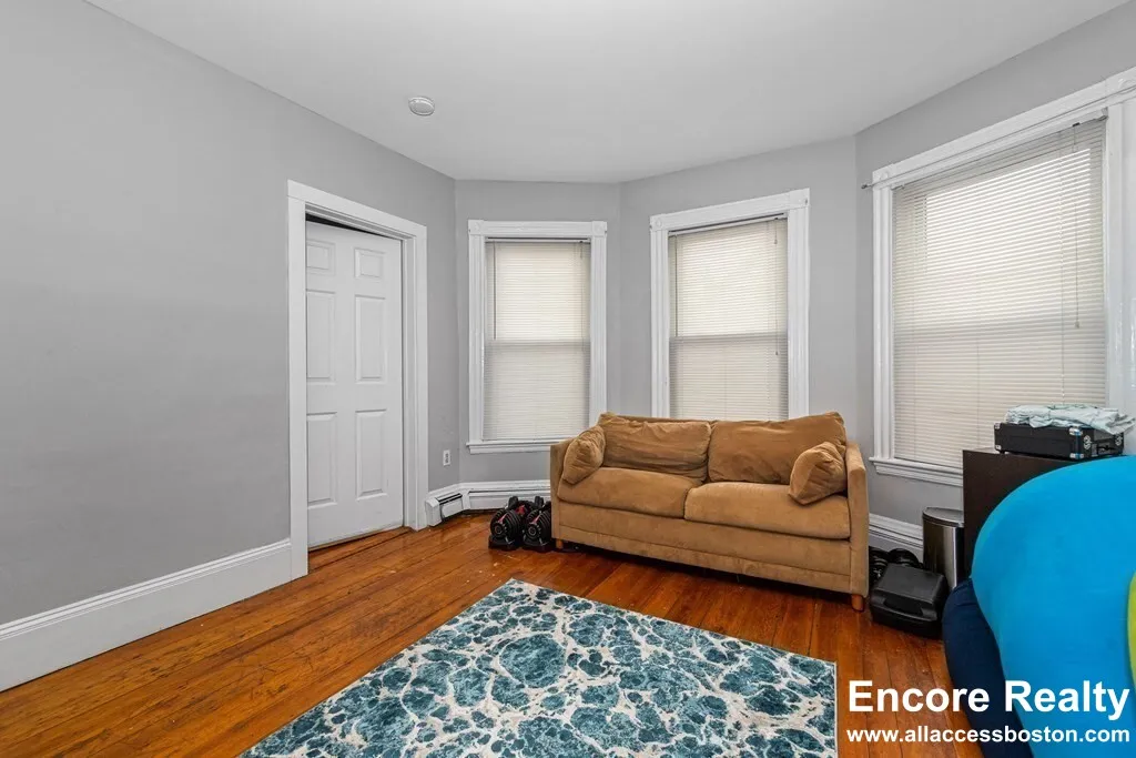 44 Hillside St, Mission Hill