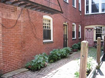 1722 Beacon St, Washington Square