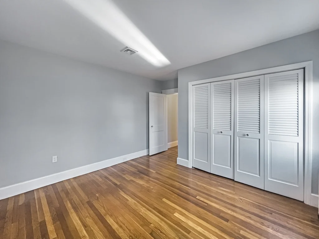 8 Putnam Rd, Ten Hills