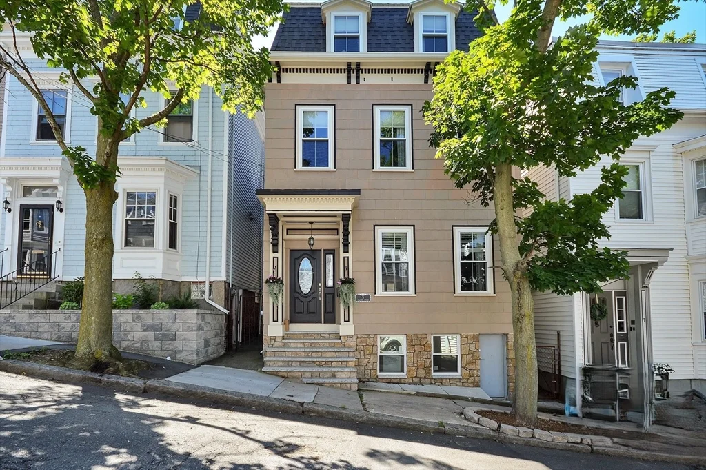 9 Atlantic St, South Boston
