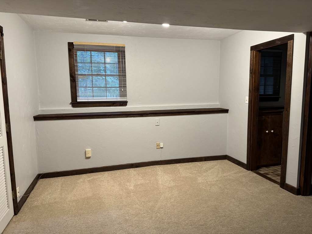 6 Fox Hill Rd, Ashland