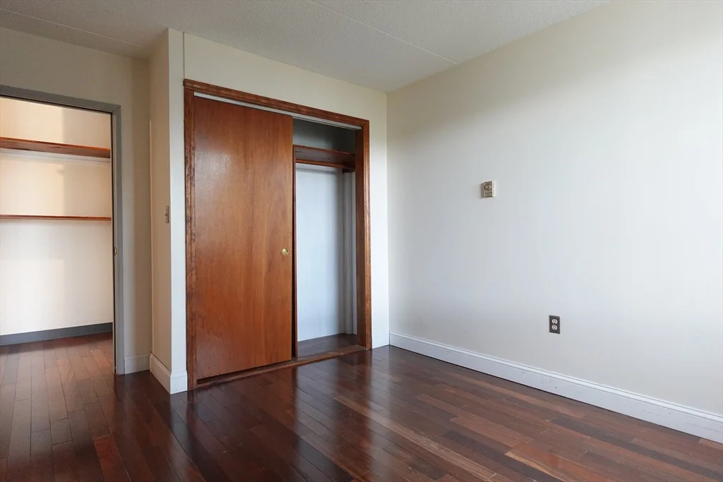 37 Skyline Dr, Braintree