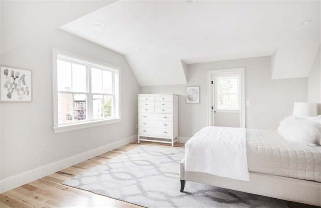 44 Evergreen St, Jamaica Plain