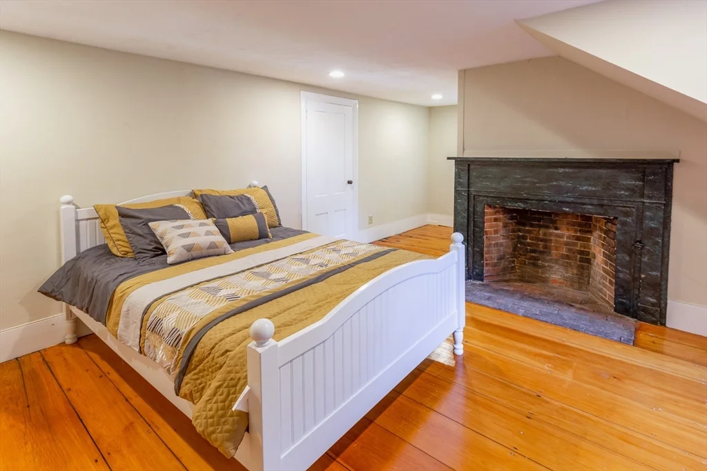 44 Russell St, Downtown