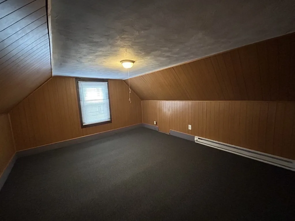 694 Lakeview Ave, Lowell