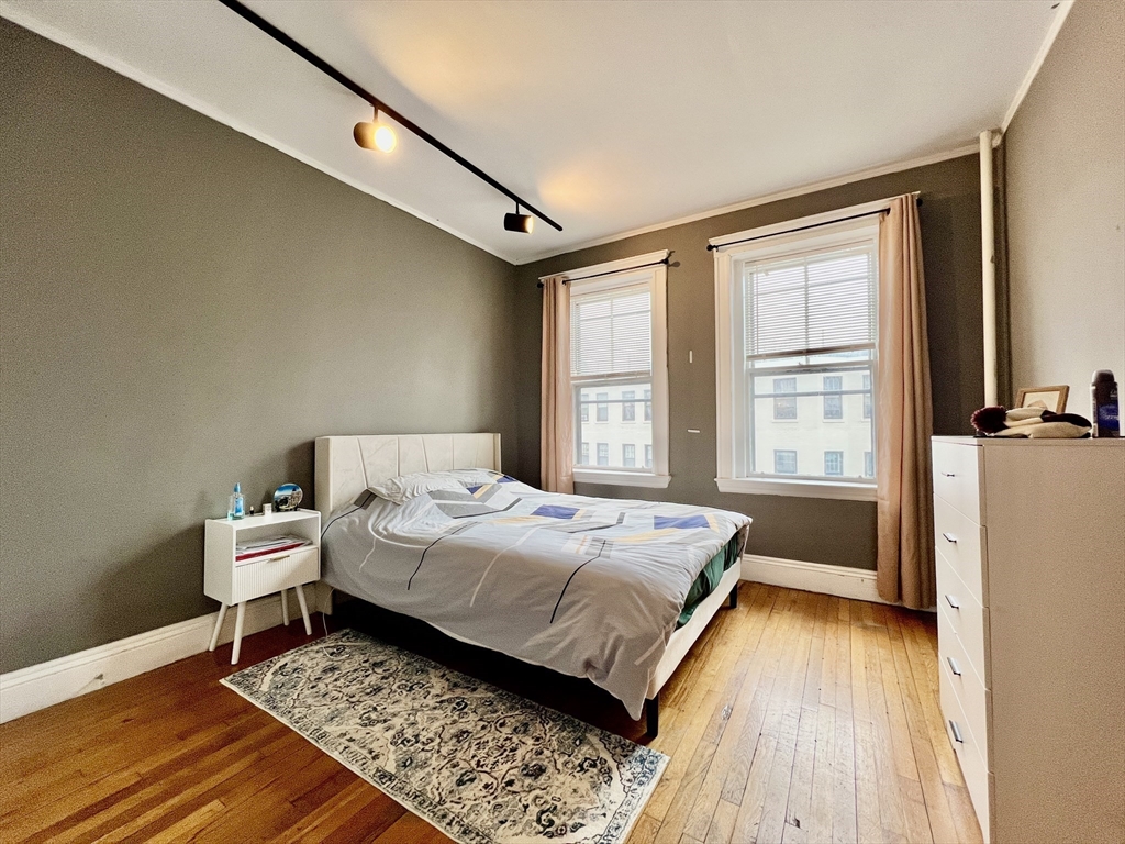 1572 Commonwealth Ave, Brighton