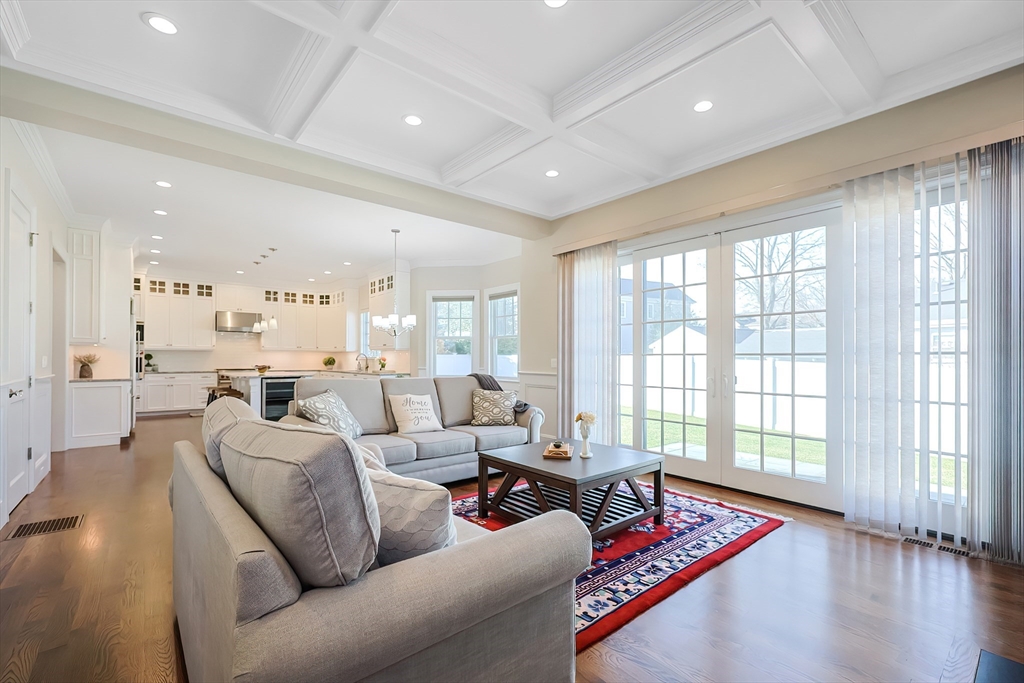 7 Marshall Rd, Wellesley