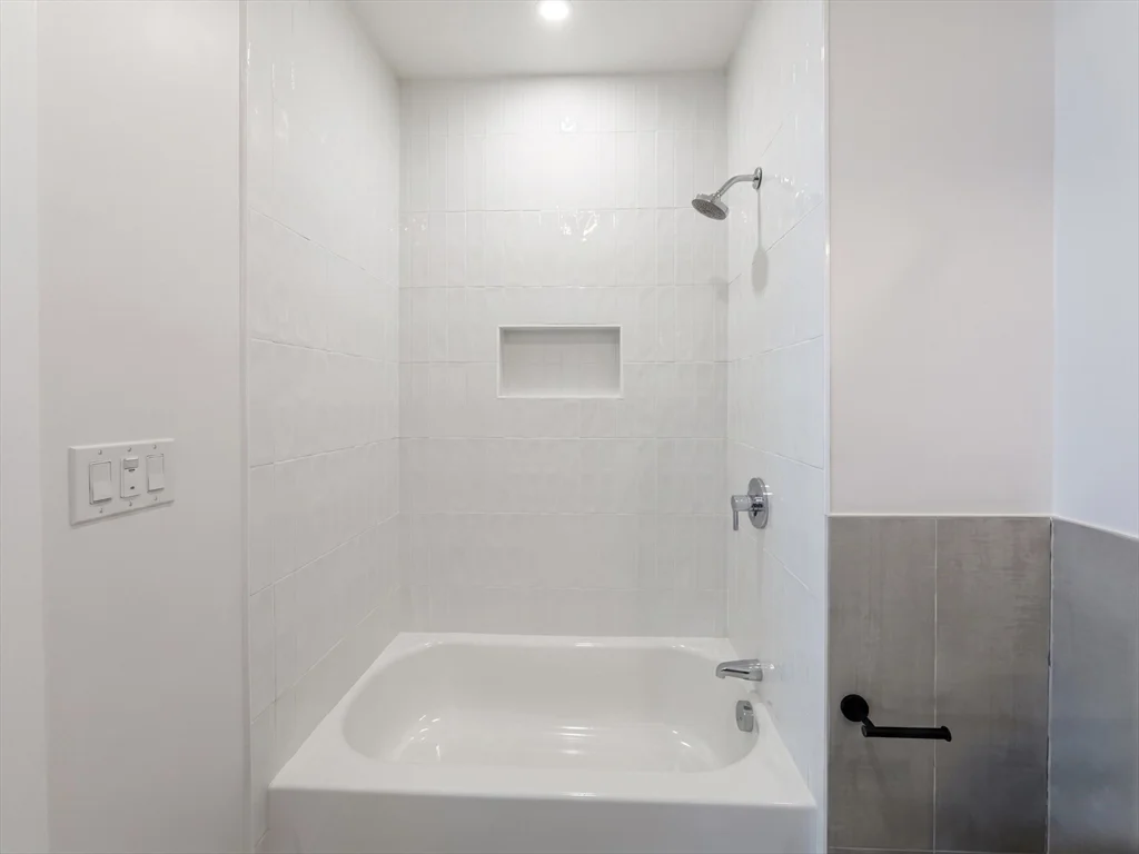 10 Pearl, West Everett