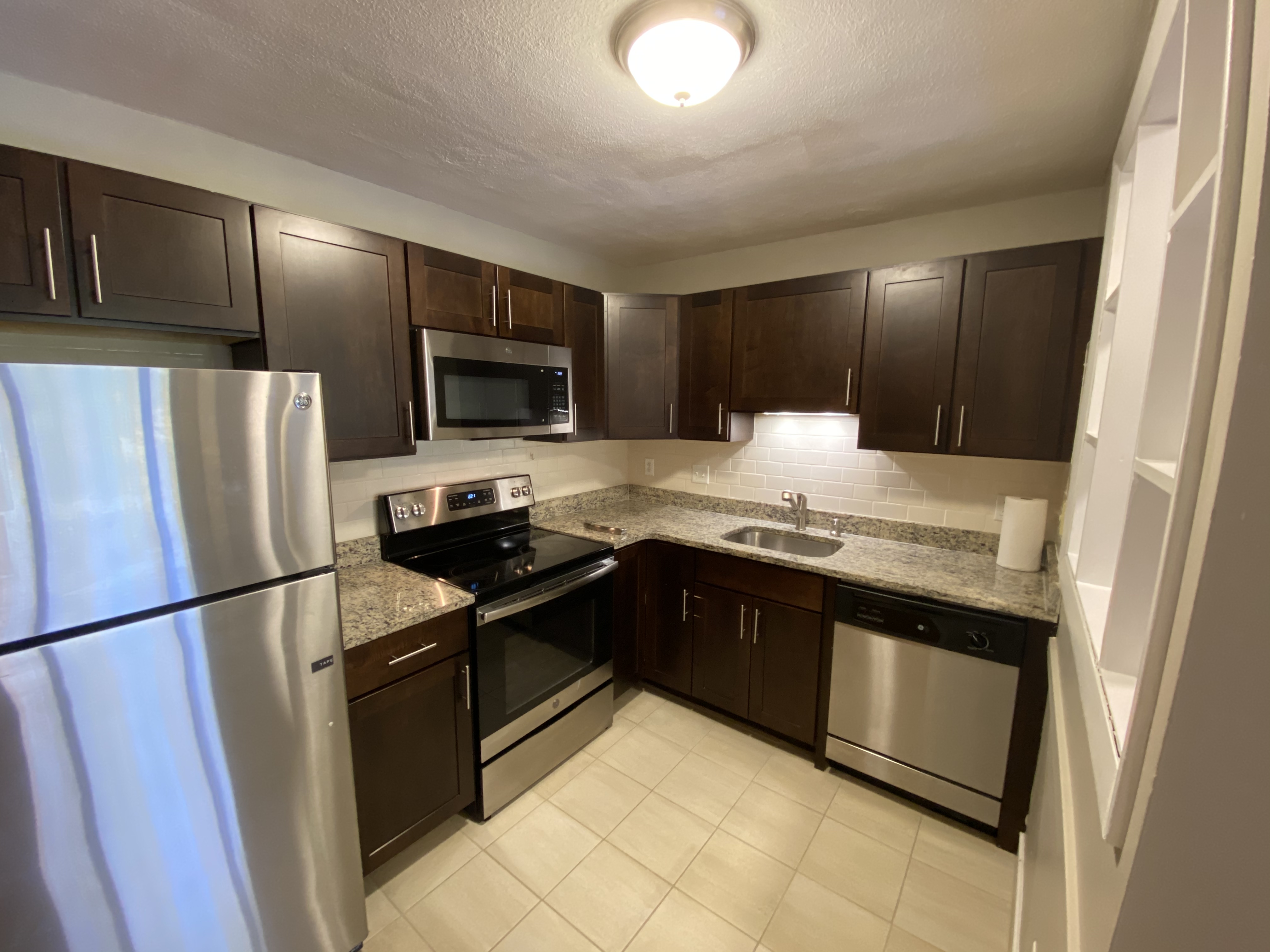 2 bed, 1 bath apartment for rent at 266 Grove St Unit 9, Newton