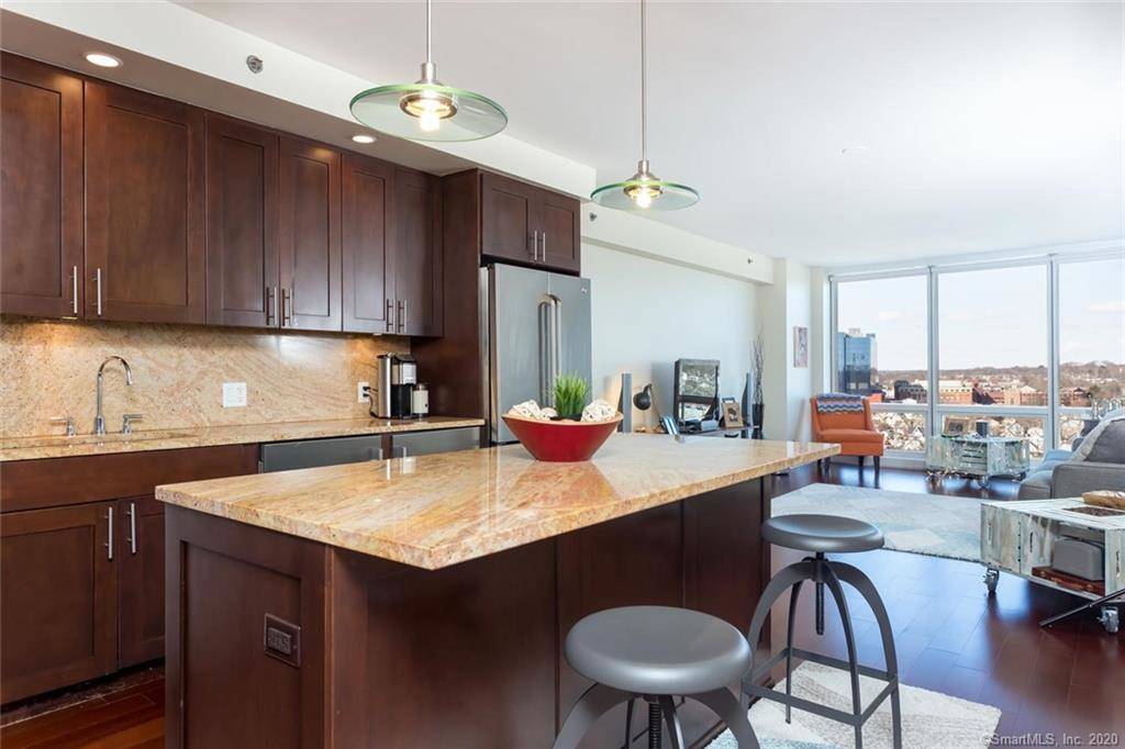 1 bed, 1 bath apartment for rent at 1 Broad St Unit 16C, Downtown Historic District — photo 3 of 13